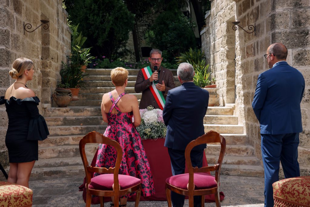 La cerimonia tra le mura di pietra