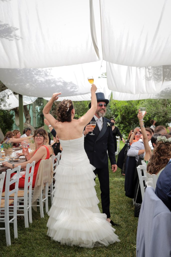 L’ingresso degli sposi tra gli invitati