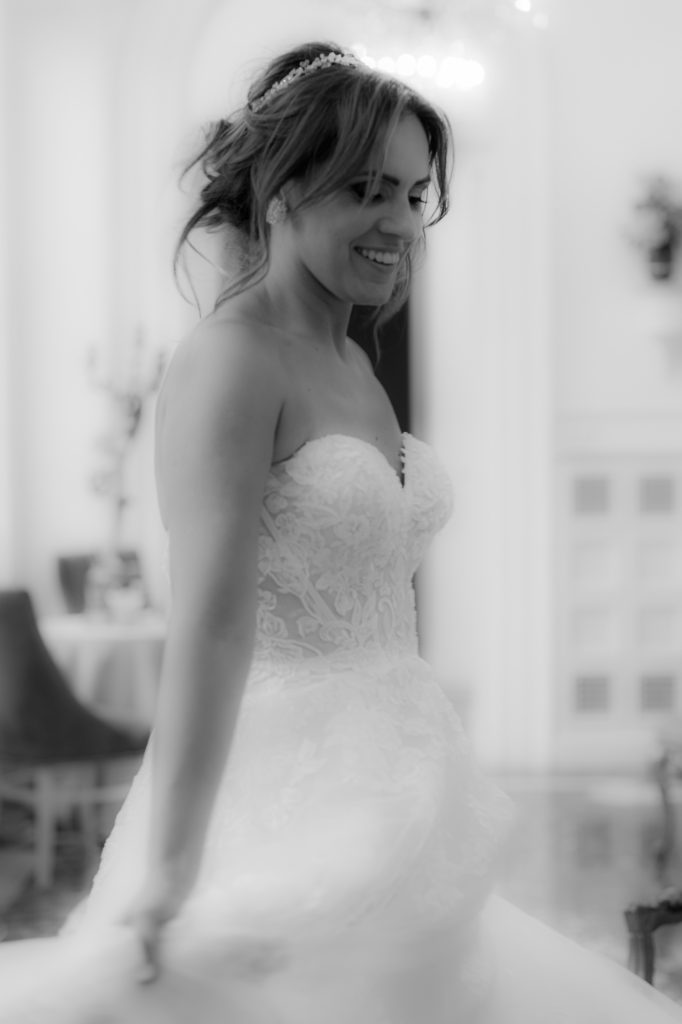 Un ritratto della sposa in bianco e nero