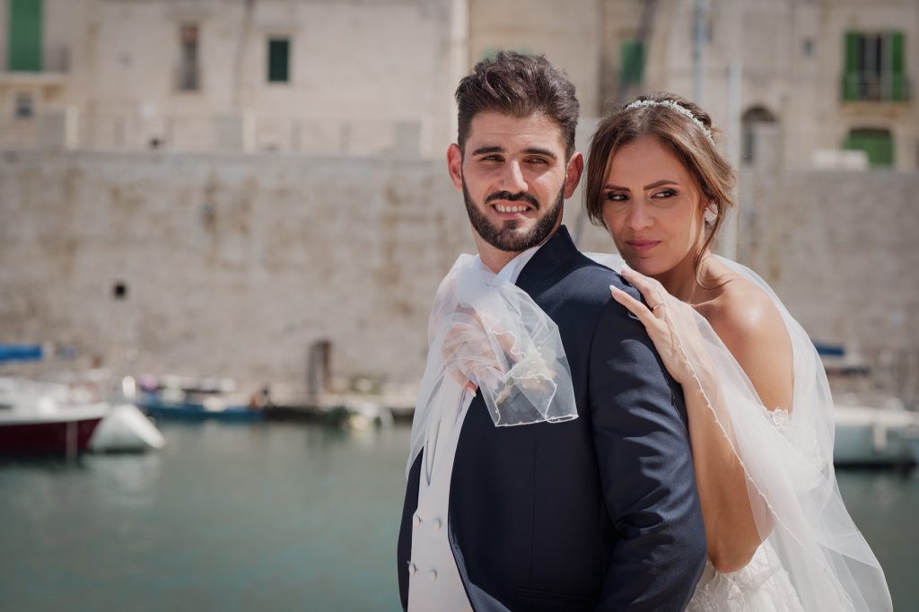 Un ritratto degli sposi al porto – matrimonio di Cosimo e Dominga
