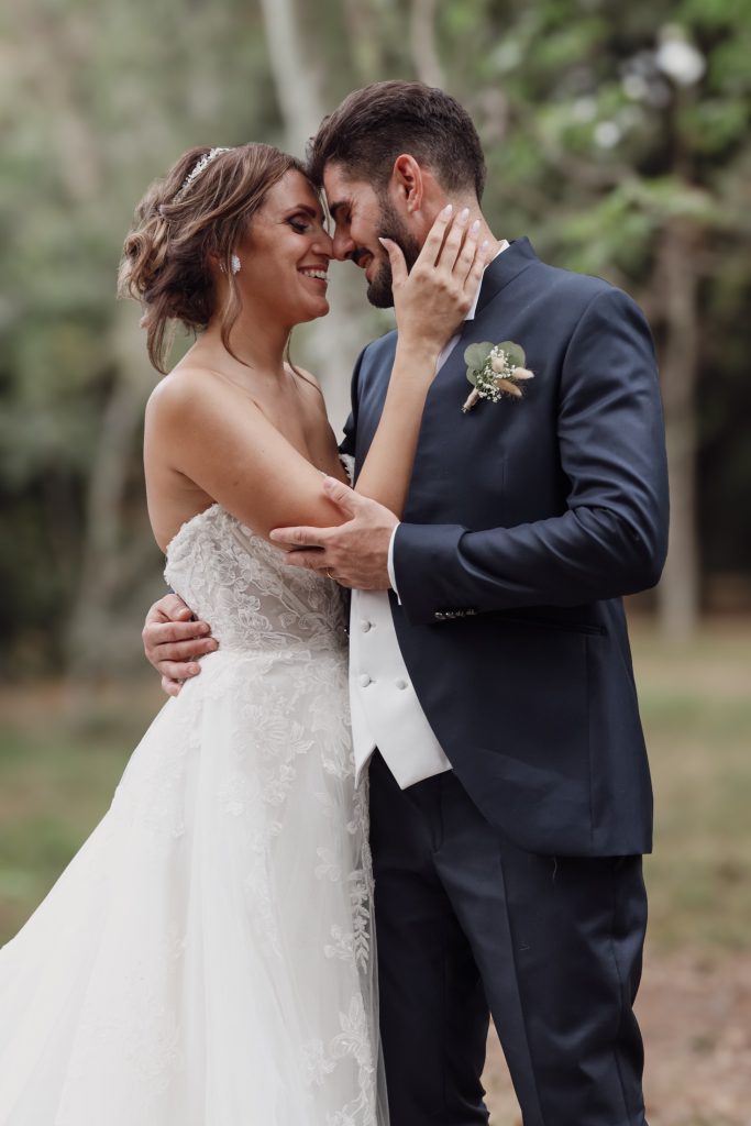 Un momento degli sposi tra gli alberi – matrimonio di Cosimo e Dominga